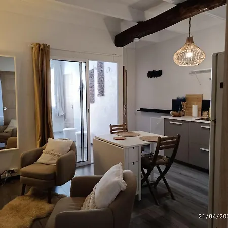 Pleasant In Village Apartment *